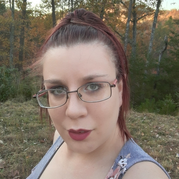 Meet your Posher, Leeann - Picture 2 of 13